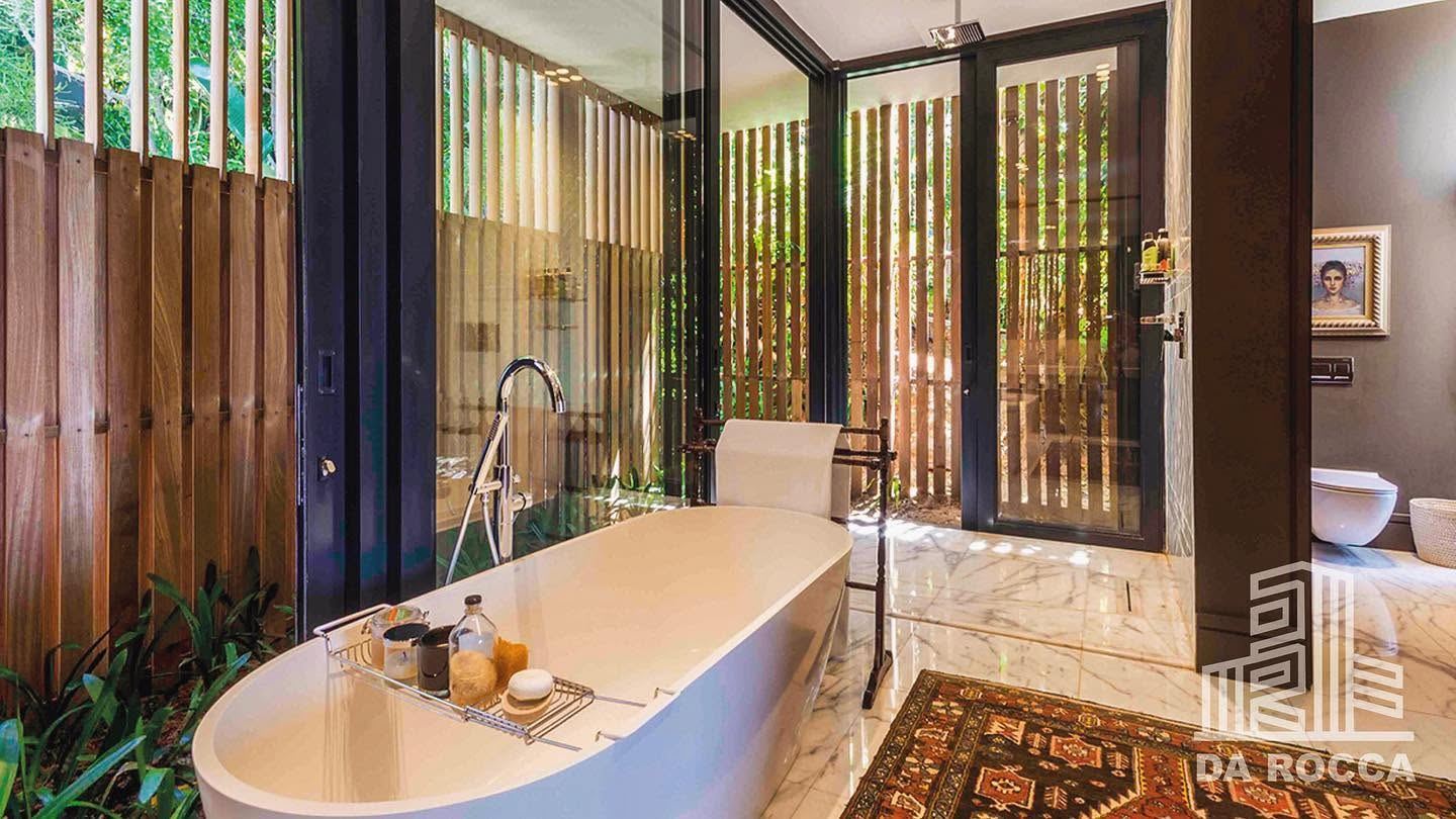 Freestanding bathtub with glass shower screen
